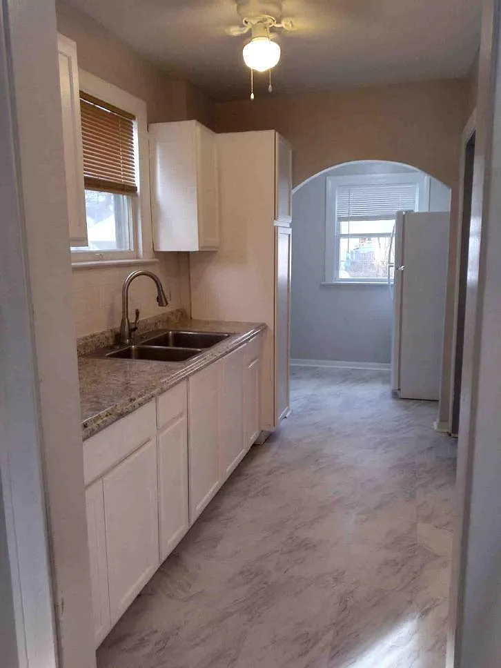 3 bed, 1230 sqft, $1,300 — Photo 3