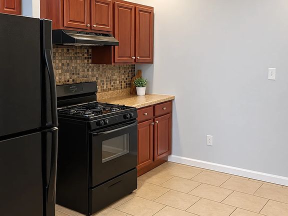 2nd image of 36 Tichenor Ter Floor 1