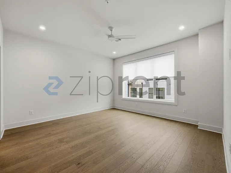 425 S Walker St — Photo 25