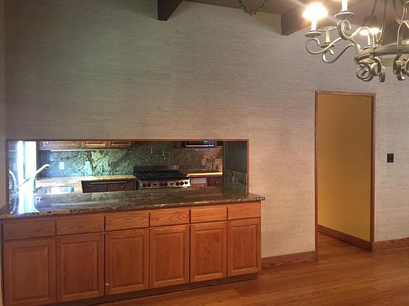 5th image of 104 N Mayfair Ave