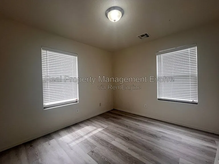 9503 N 82nd Ln — Photo 22
