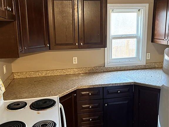 2nd image of 1212-1216 Rae STREET