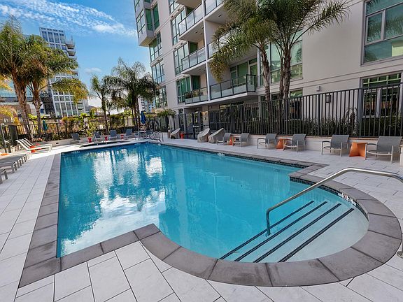 5th image of 325 7th Ave Unit 2101