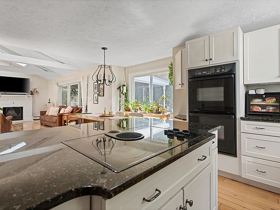 2nd image of 39 Portage Road