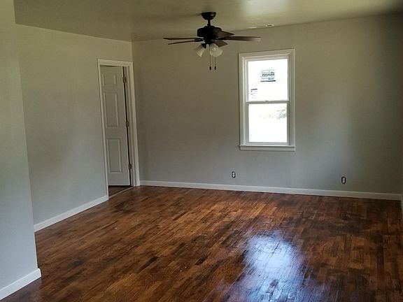 4th image of 912 W 12th St