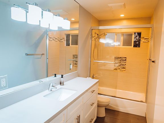 5th image of 436 S Oakhurst Dr APT 2