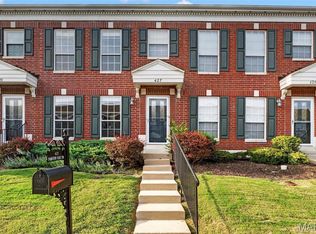 427 Parkview Place Dr, Ballwin, MO 63021