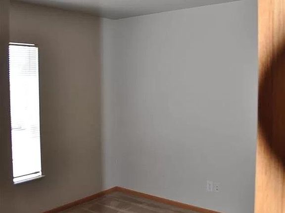 4th image of 435 Mitchell St E #4
