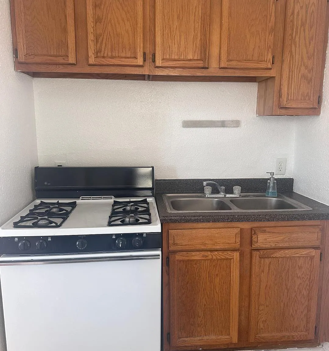 1 bed, 1.0 bath, 400 sqft, $750 — Photo 3