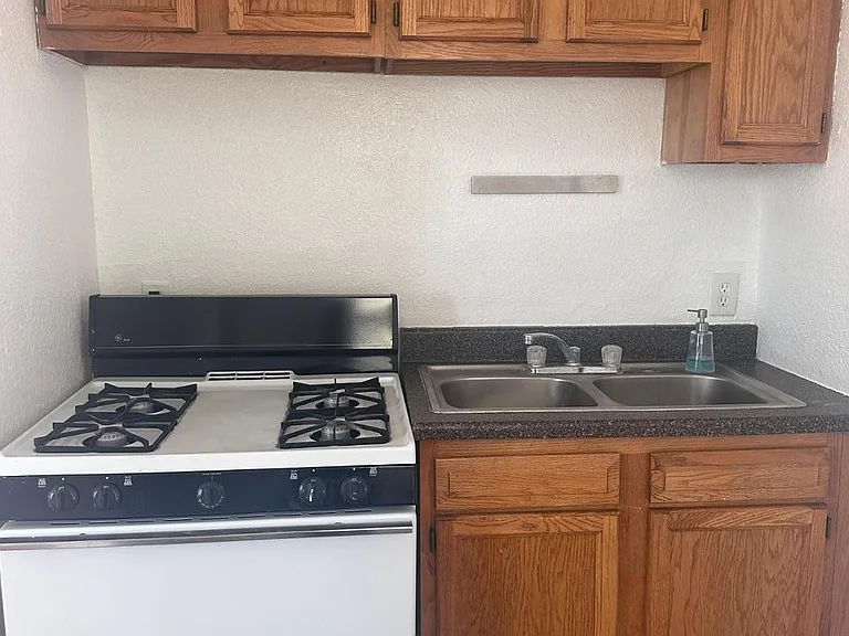 545 Cedar St SE #9 — Photo 4