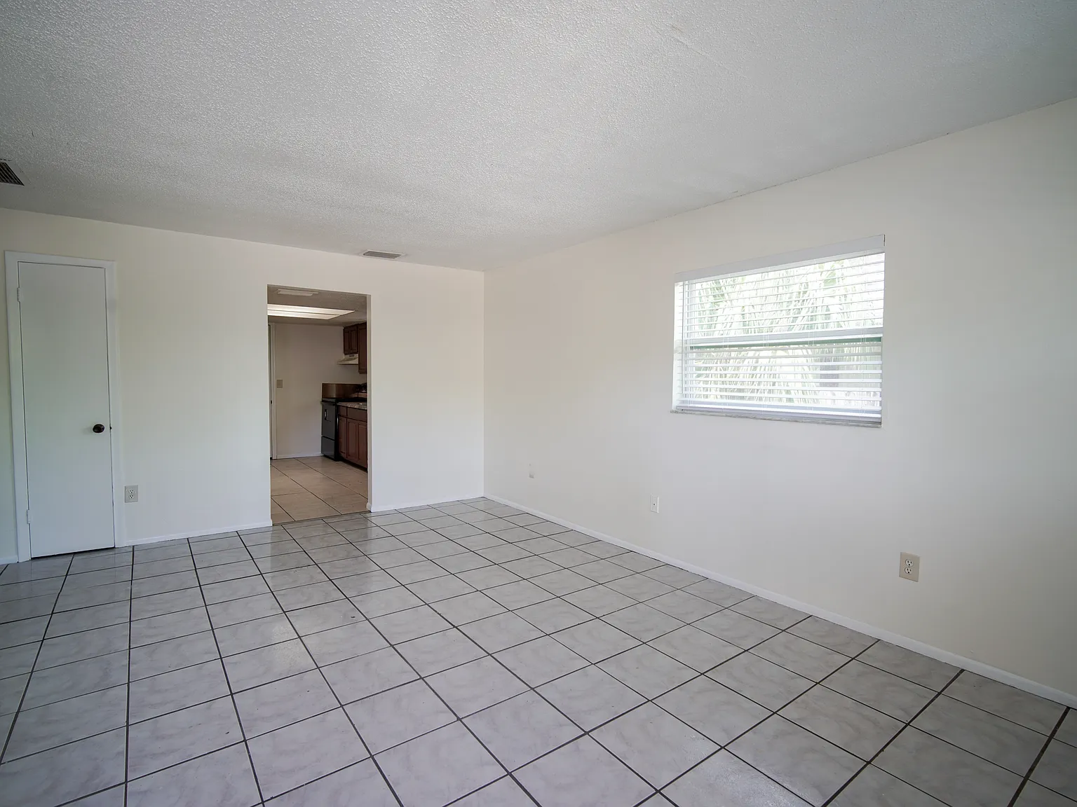 2 bed, 825 sqft, $1,800 — Photo 1
