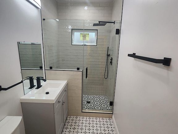 5th image of 210 N Kenmore Ave APT 4