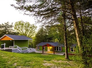 8431 Navajo Trl, Rogers, AR 72756