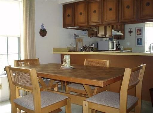 Spacious Dining Area