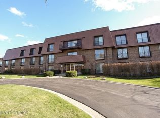 3950 Dundee Rd APT 107, Northbrook, IL 60062