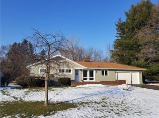 68 Castle Acres Dr, Webster, NY 14580
