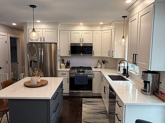 2nd image of 35 Curt Blvd