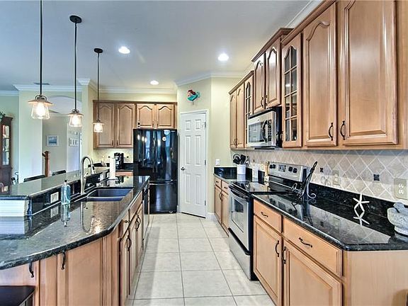 5th image of 111 Silver Falls Dr