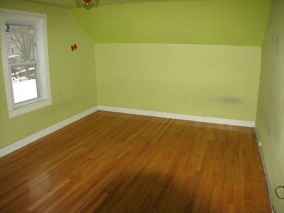 2nd image of 13 Bluff St