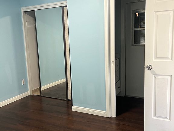 5th image of 3670 Menlo Ave