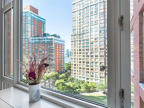 4th image of 210 Warren St #5L