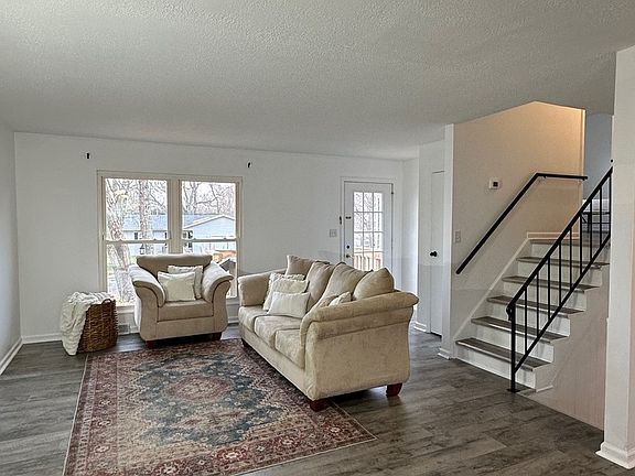 3rd image of 504 Western Hills Dr