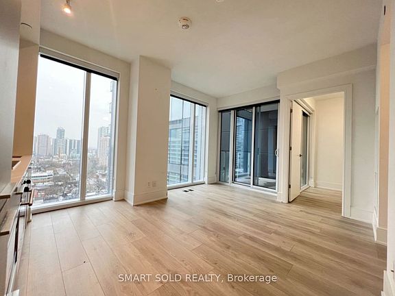 3rd image of 3 Gloucester St #817