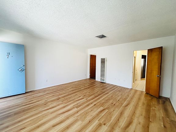3rd image of 14600 Wyandotte St #14608-7