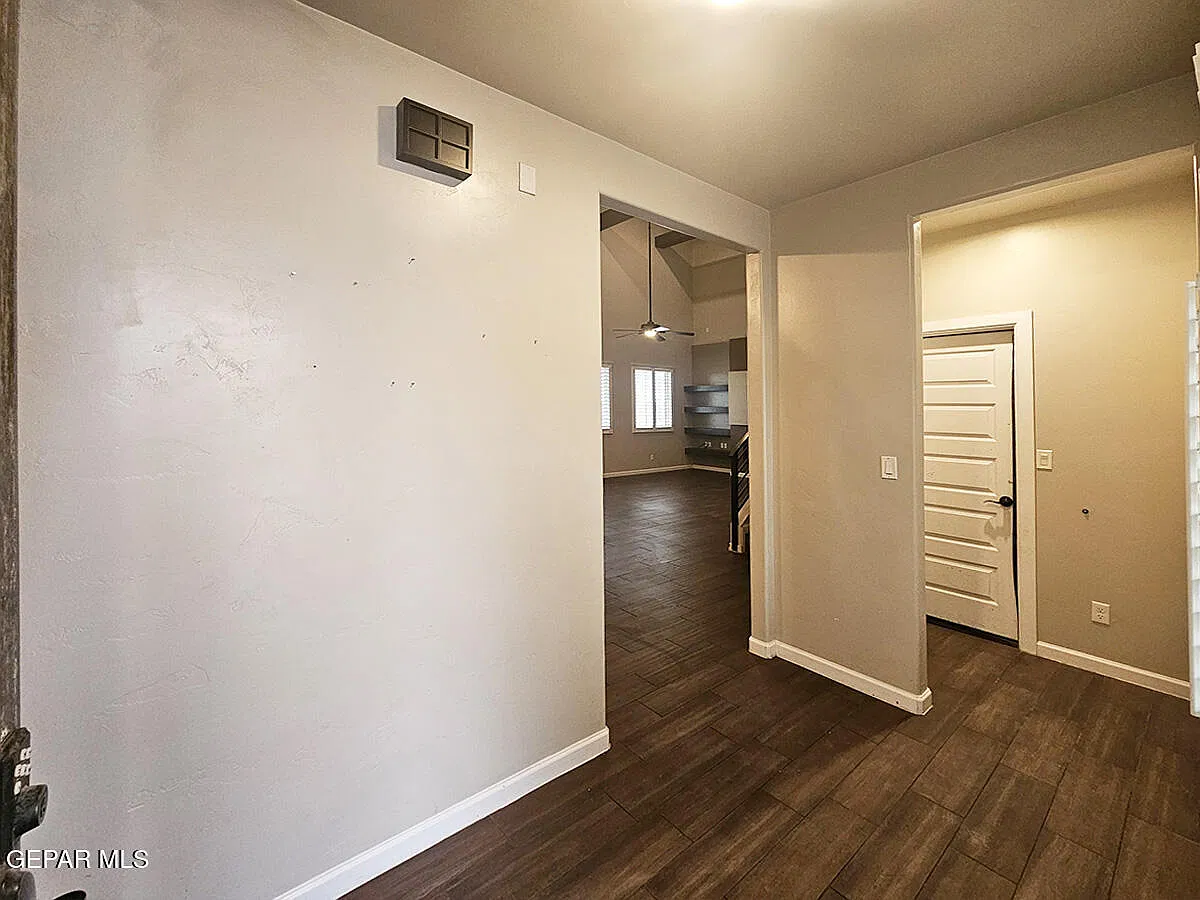 4 bed, 2.5 bath, 2287 sqft, $2,575 — Photo 4