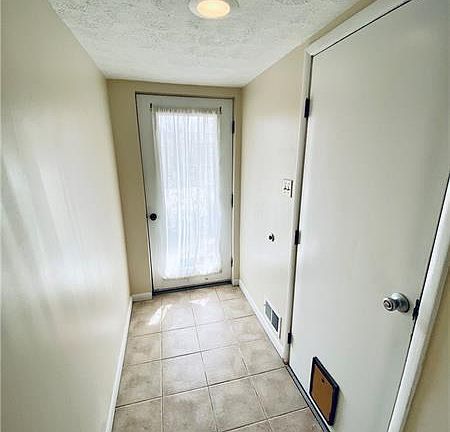 3rd image of 624 Arkwood Dr
