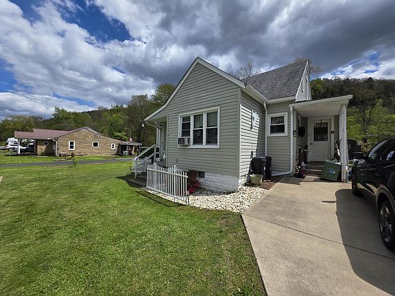 3rd image of 6 Samsel Ave