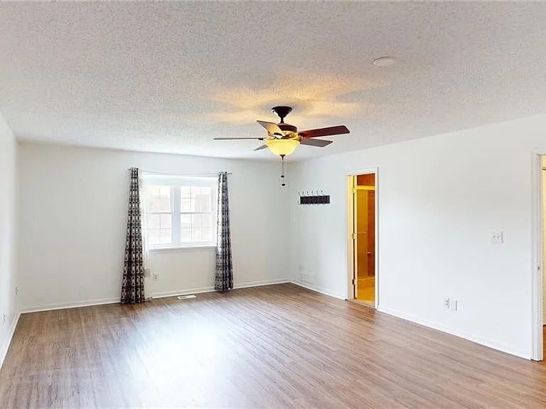 4507 Sir Johns Ln — Photo 10