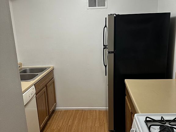 4th image of 101 Lemans Dr APT 1