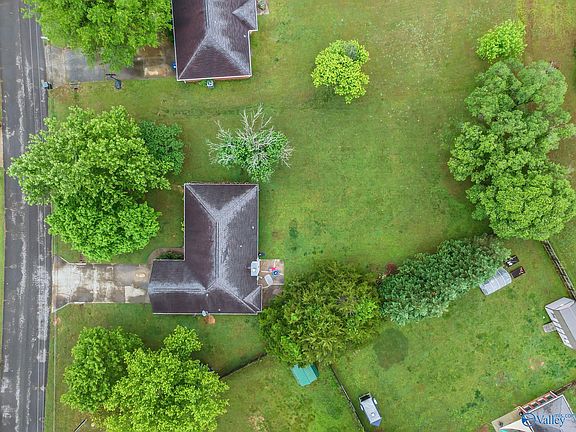 3rd image of 108 Willowvalley Dr