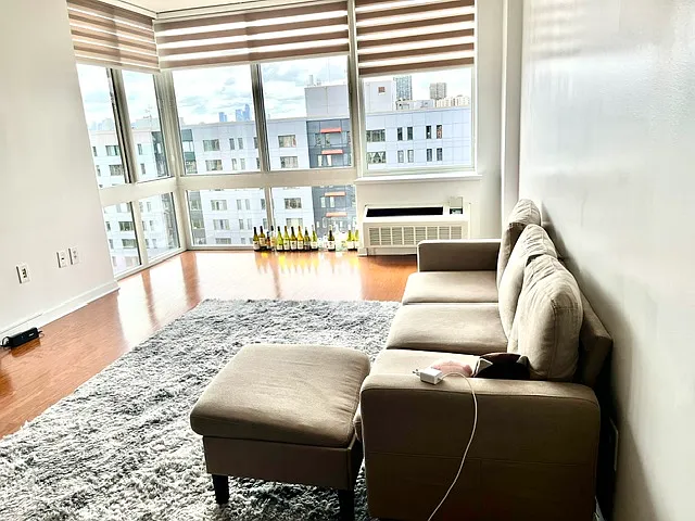2 bed, 1150 sqft, $4,100 — Photo 3