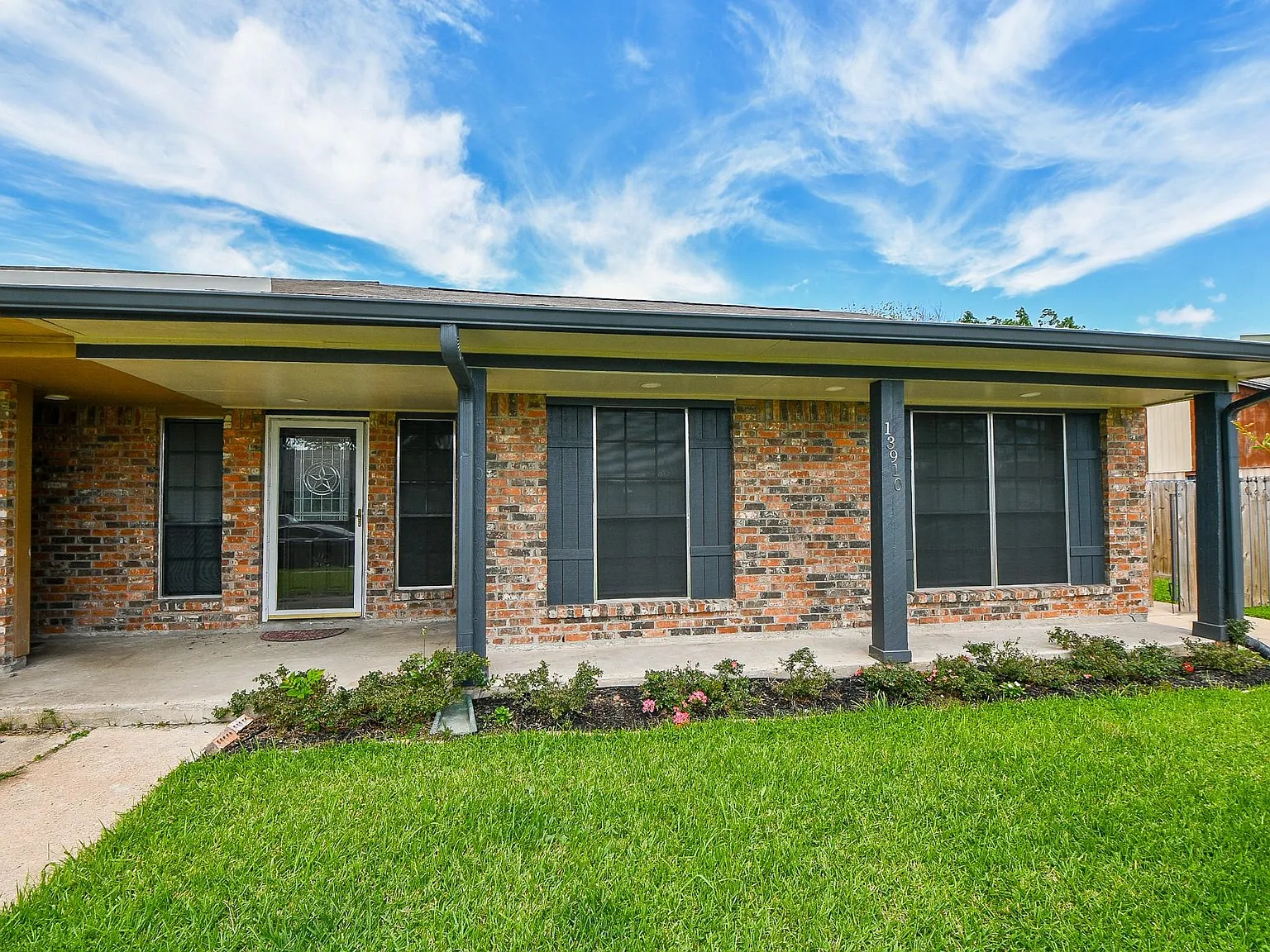 2 bed, 1.0 bath, 1112 sqft, $1,650 — Photo 3