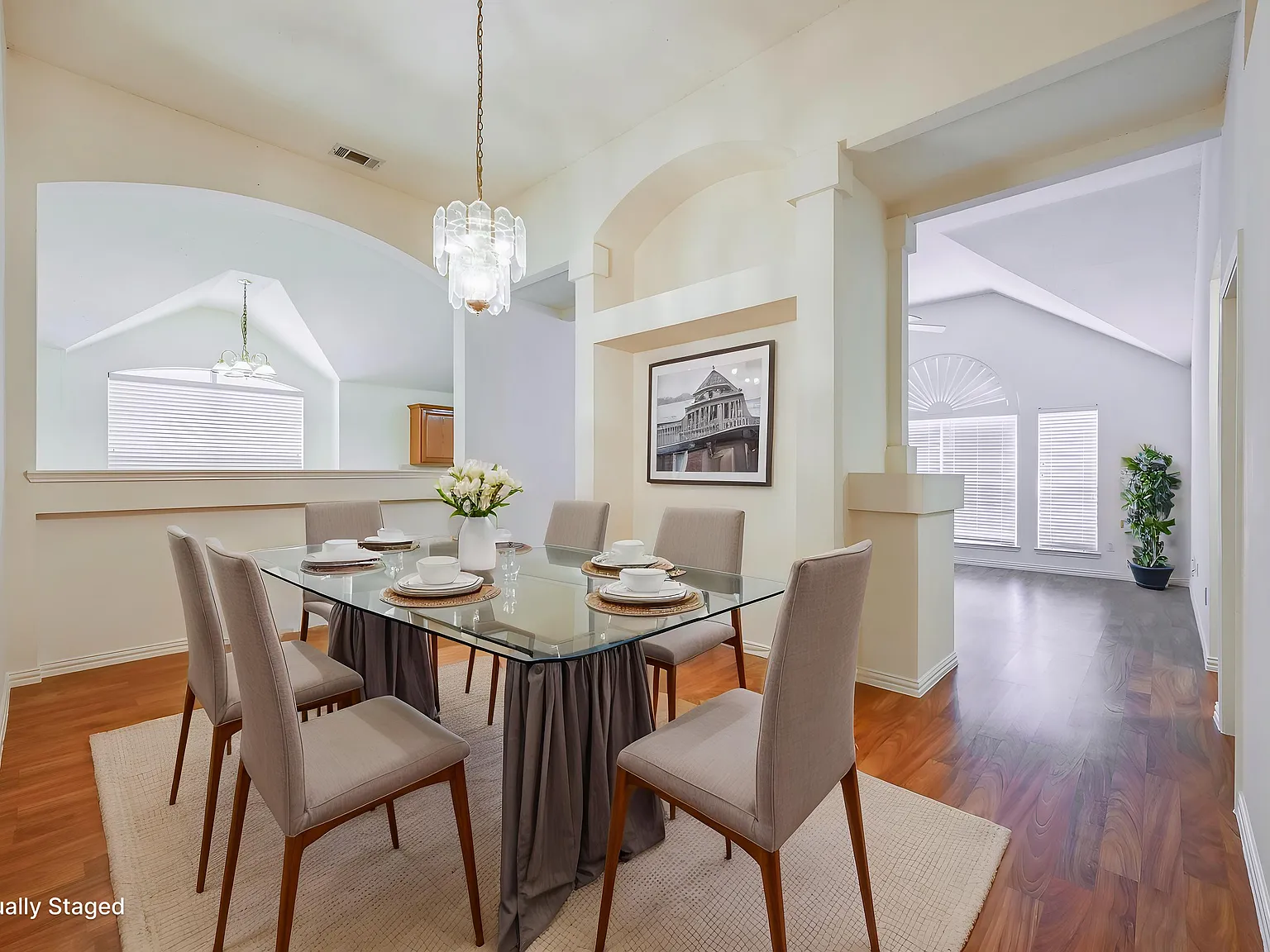 4 bed, 2347 sqft, $3,000 — Photo 2