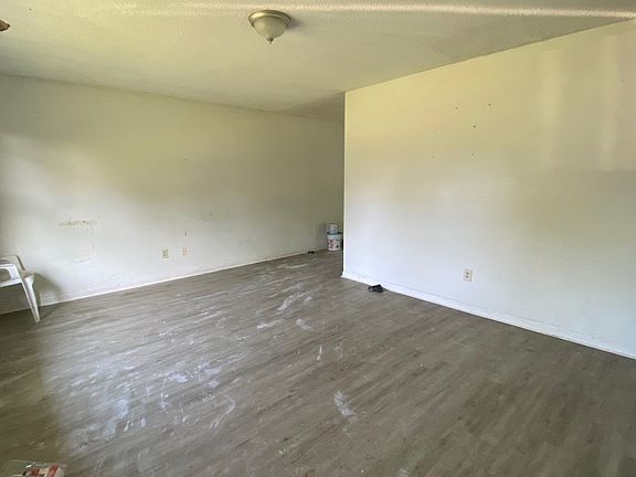 2nd image of 784 Burns St