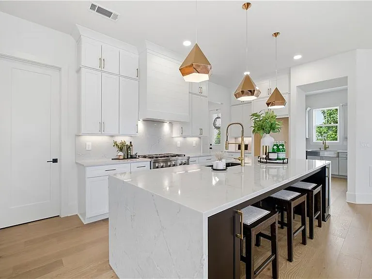 4510 Hawthorn Cir — Photo 12