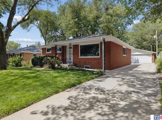 2327 S 61st St, Lincoln, NE 68506