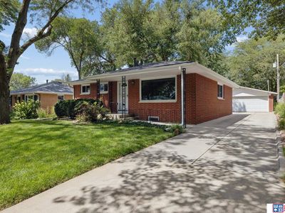 2327 S 61st St, Lincoln, NE, 68506