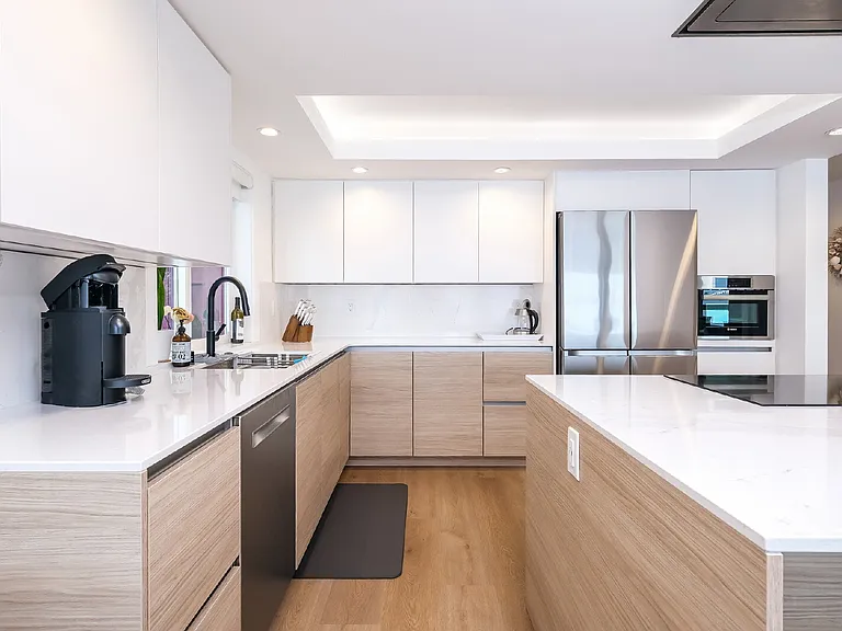1639 Harbor Ave SW #301 — Photo 9