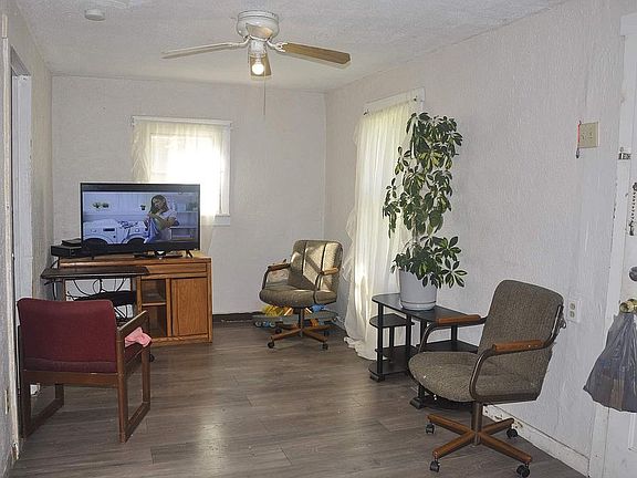 3rd image of 1453 6th St