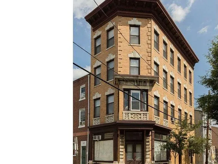 719 S 8th St — Photo 18