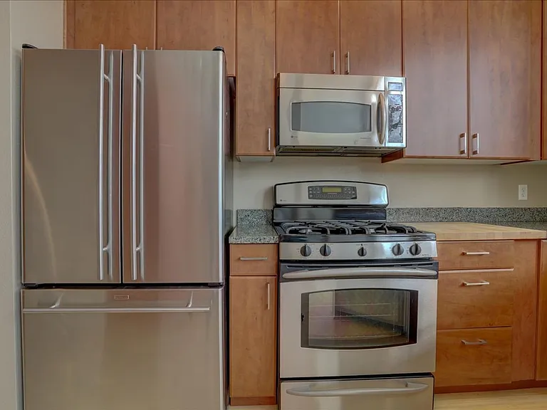 4520 Broadway #206 — Photo 3