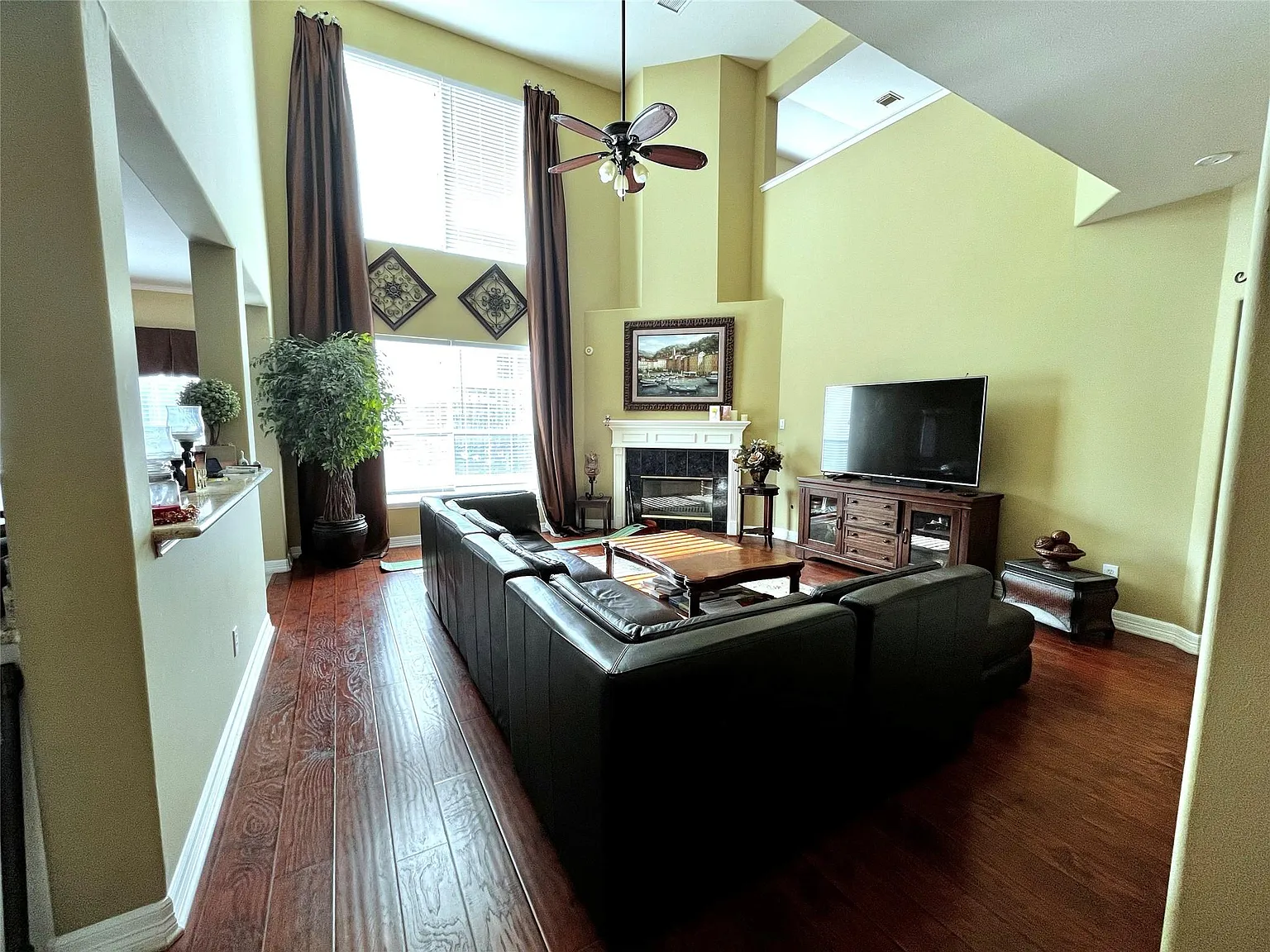 5 bed, 3.5 bath, 3454 sqft, $2,900 — Photo 4
