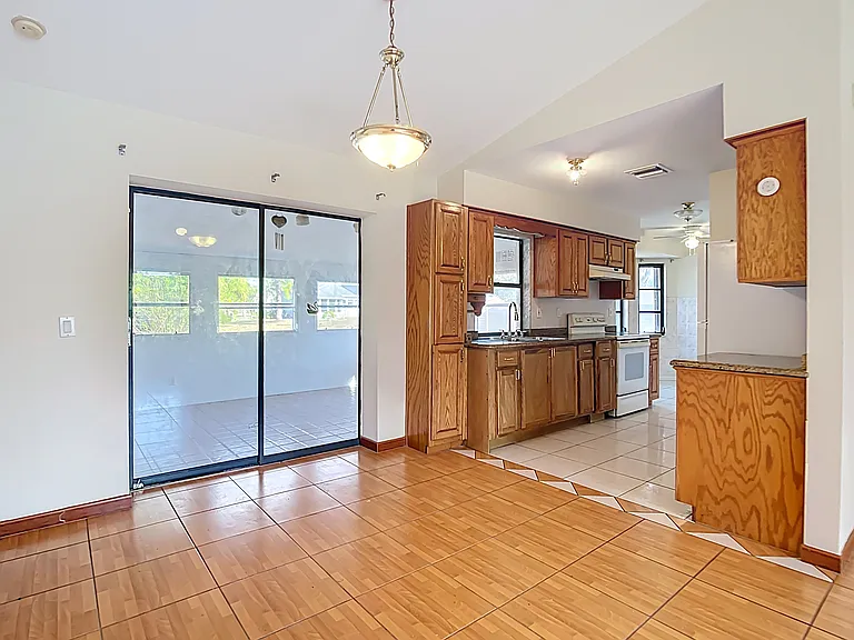 4428 Aladdin Ave — Photo 8