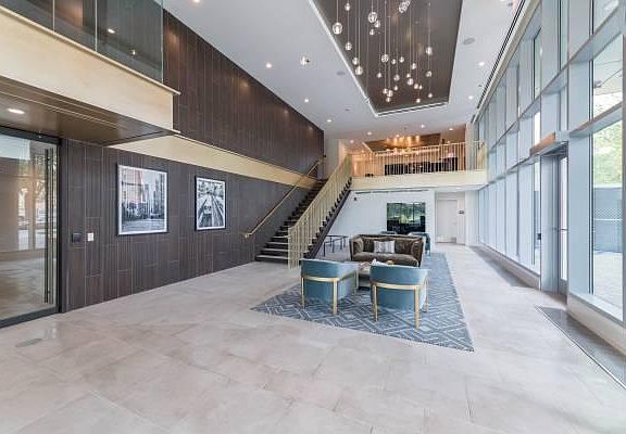 4th image of 811 W Montrose Ave #2014