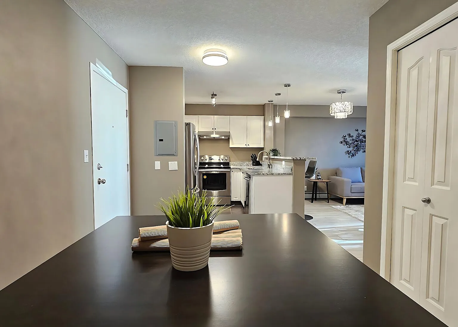 Furnished one Bedroom in Prime West Downtown (CIP217) — Photo 3