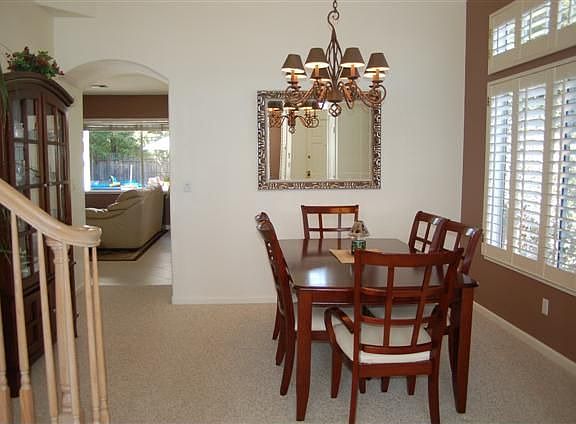 4th image of 595 Crawford Dr